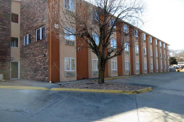 Americas Best Value Inn (Lawrence)